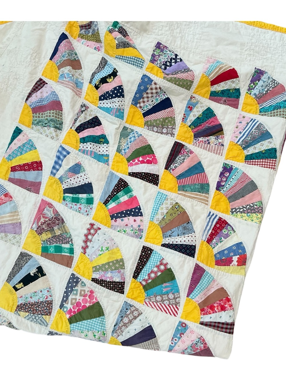 Vintage hand stitched 1930s/40s grandmother’s fan quilt 83 x 98 USA made
